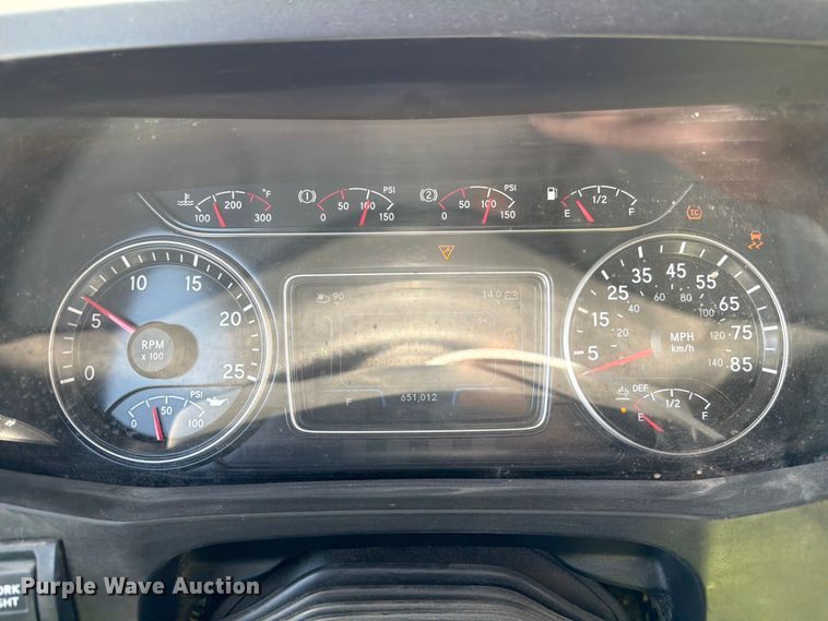 image for item YA2145 2018 International LT625 semi truck