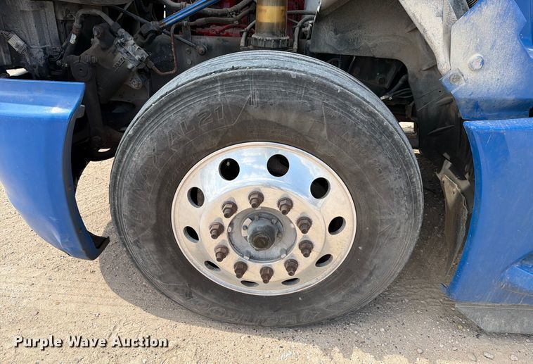 image for item YA2145 2018 International LT625 semi truck