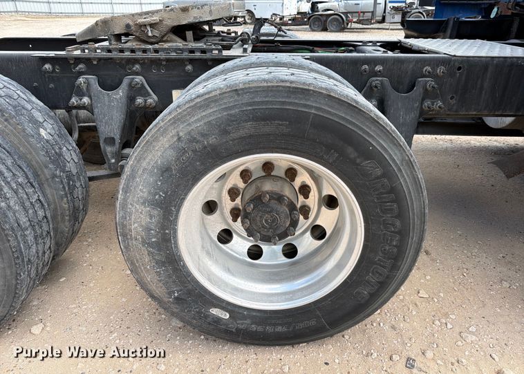 image for item YA2145 2018 International LT625 semi truck
