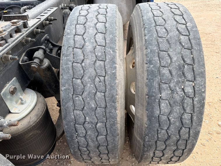 image for item YA2145 2018 International LT625 semi truck