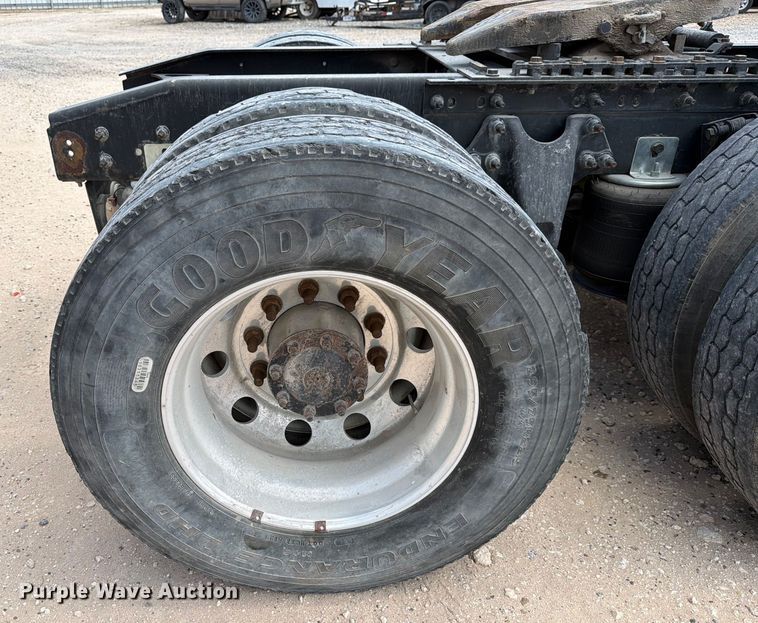 image for item YA2145 2018 International LT625 semi truck