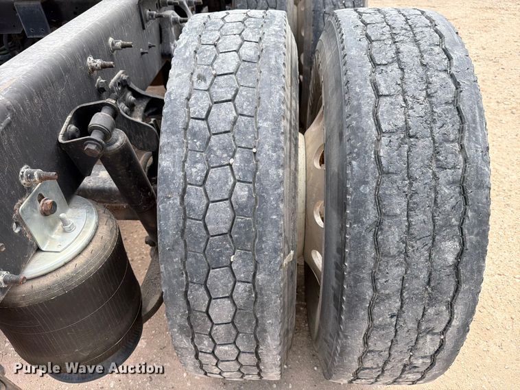 image for item YA2145 2018 International LT625 semi truck