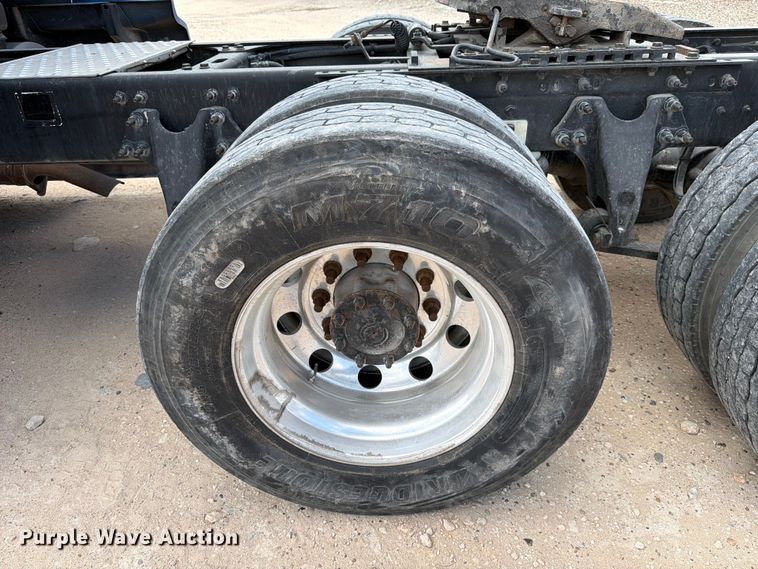 image for item YA2145 2018 International LT625 semi truck