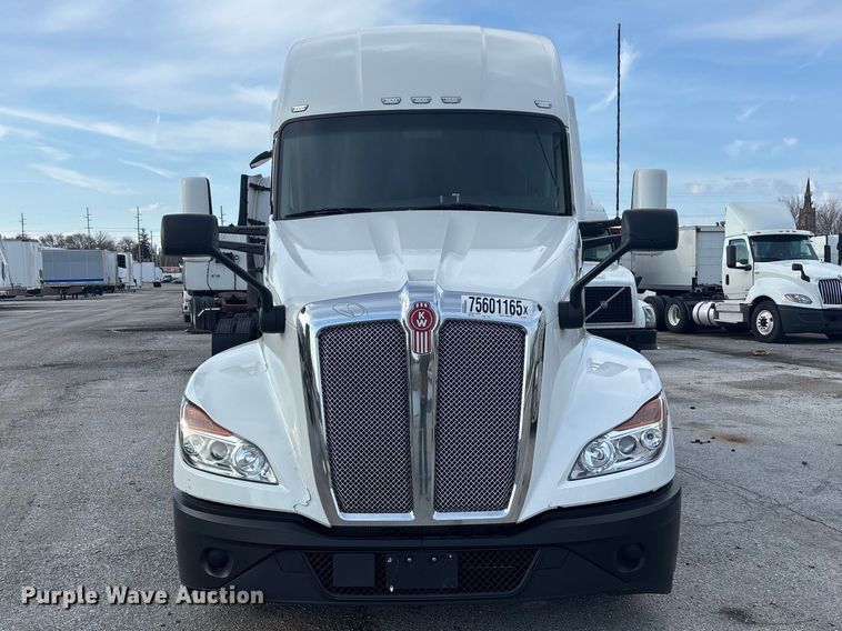 image for item YA2194 2024 Kenworth T680 semi truck