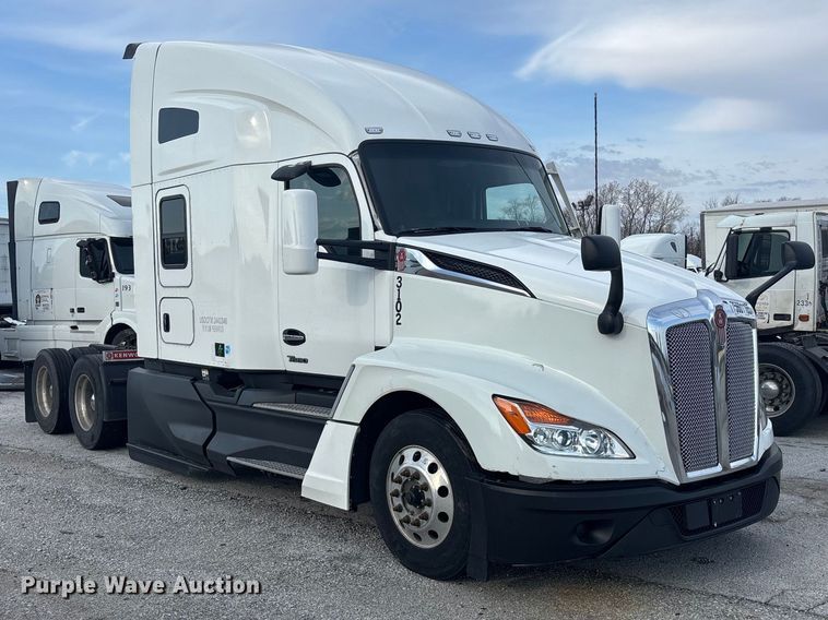 image for item YA2194 2024 Kenworth T680 semi truck