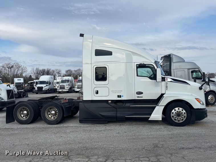 image for item YA2194 2024 Kenworth T680 semi truck