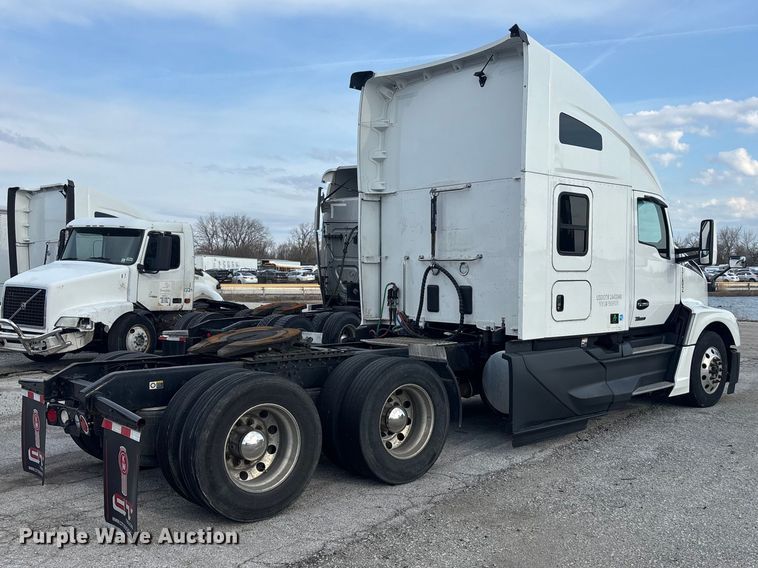 image for item YA2194 2024 Kenworth T680 semi truck