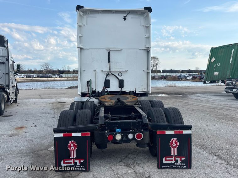 image for item YA2194 2024 Kenworth T680 semi truck