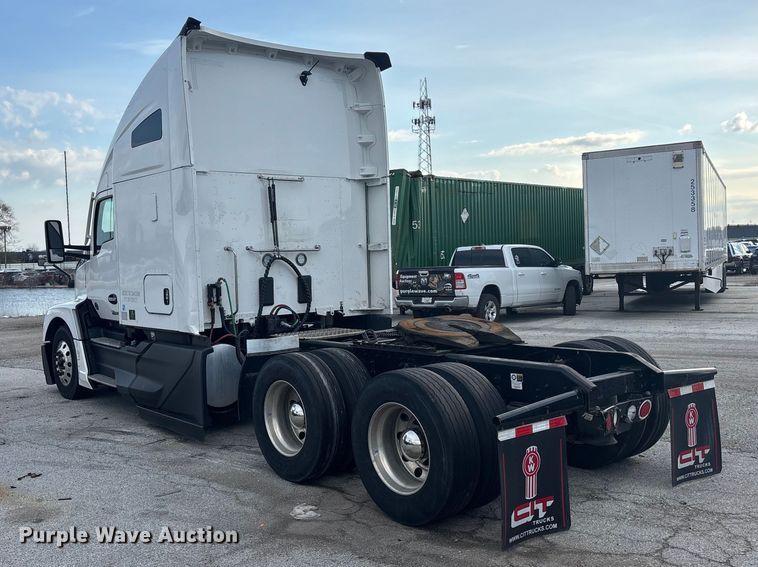 image for item YA2194 2024 Kenworth T680 semi truck