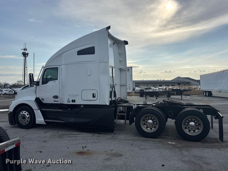 image for item YA2194 2024 Kenworth T680 semi truck