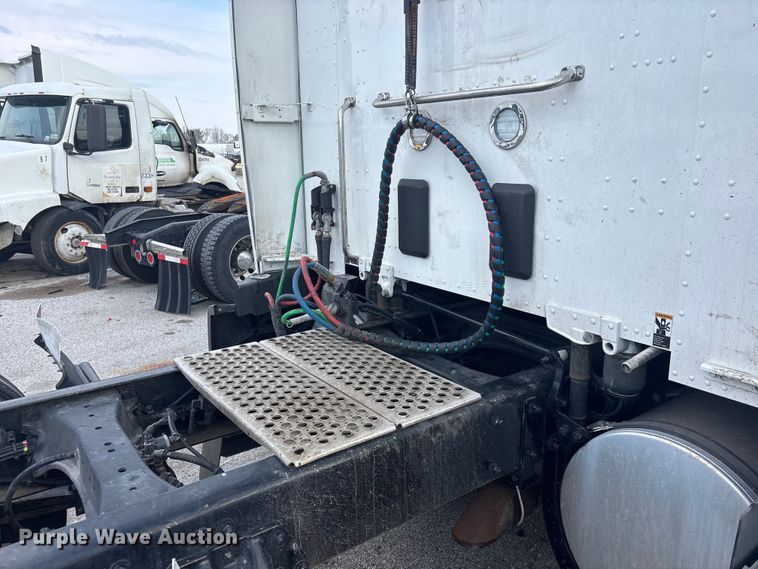 image for item YA2194 2024 Kenworth T680 semi truck