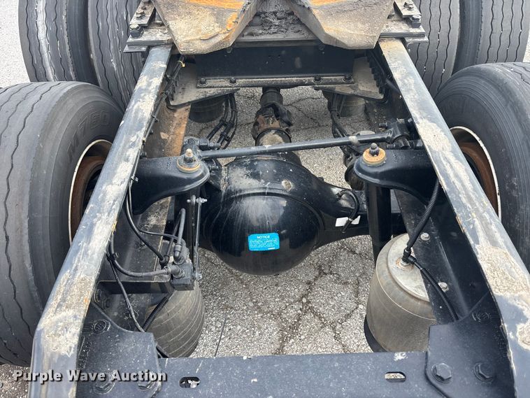 image for item YA2194 2024 Kenworth T680 semi truck