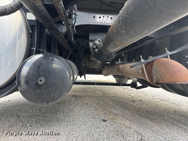 image for item YA2194 2024 Kenworth T680 semi truck