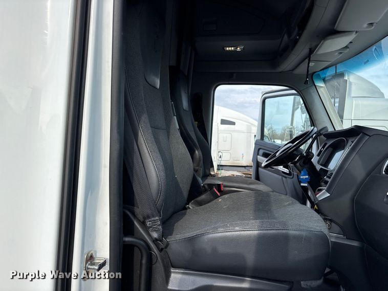 image for item YA2194 2024 Kenworth T680 semi truck