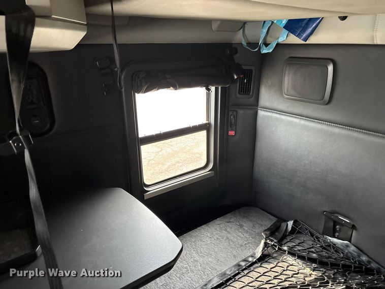 image for item YA2194 2024 Kenworth T680 semi truck