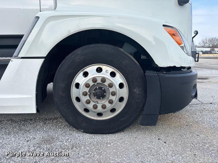 image for item YA2194 2024 Kenworth T680 semi truck