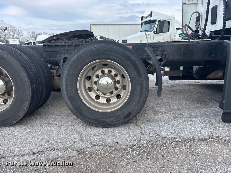 image for item YA2194 2024 Kenworth T680 semi truck