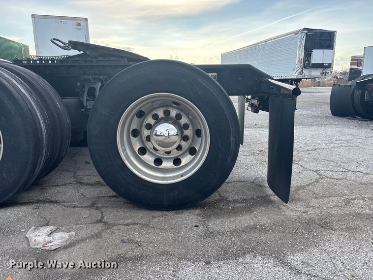 image for item YA2194 2024 Kenworth T680 semi truck