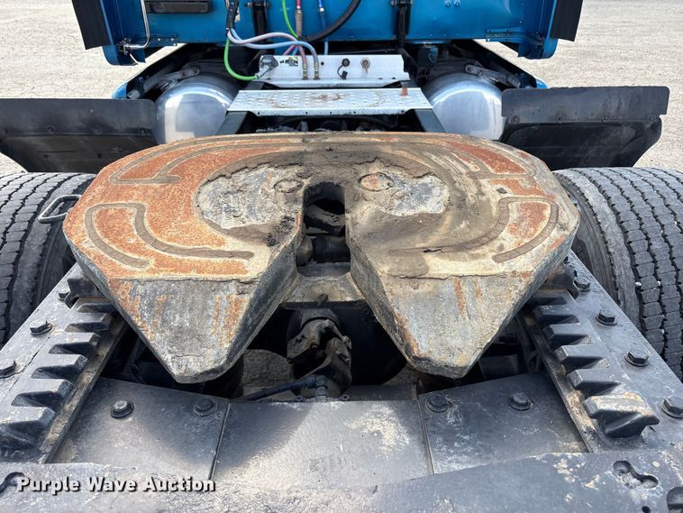 image for item YA2238 2015 Peterbilt 357 semi truck