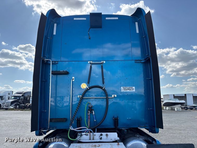 image for item YA2238 2015 Peterbilt 357 semi truck