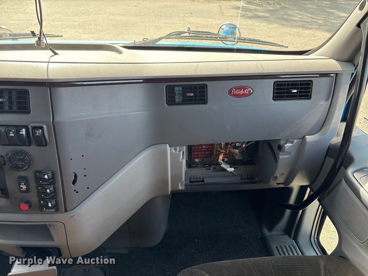 image for item YA2238 2015 Peterbilt 357 semi truck