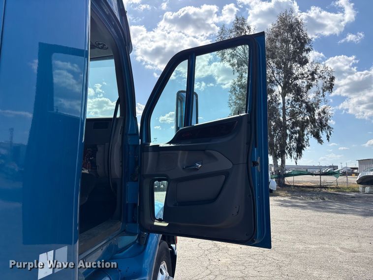 image for item YA2238 2015 Peterbilt 357 semi truck