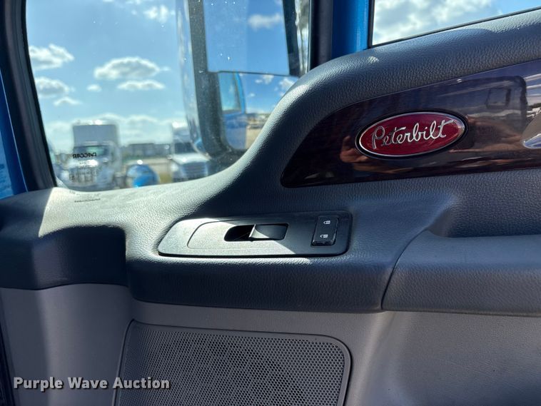 image for item YA2238 2015 Peterbilt 357 semi truck