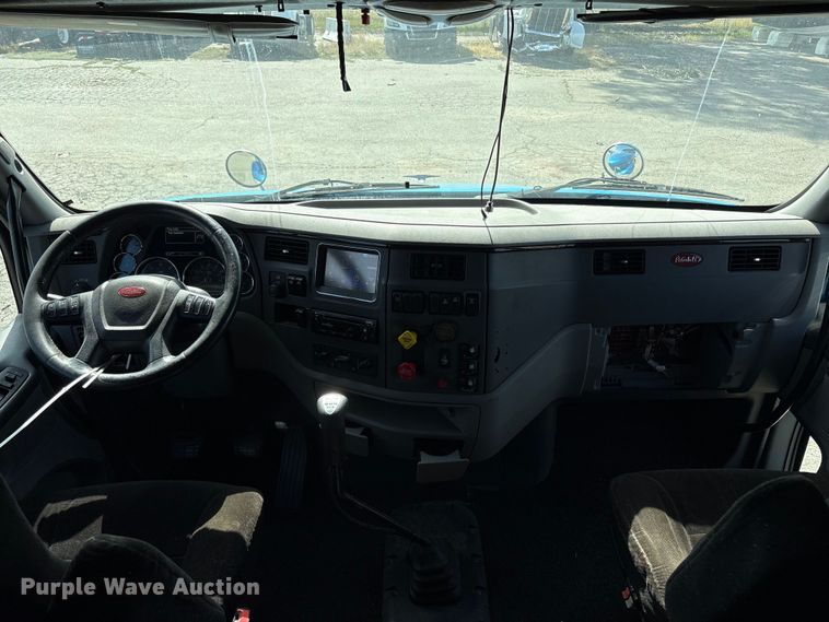 image for item YA2238 2015 Peterbilt 357 semi truck