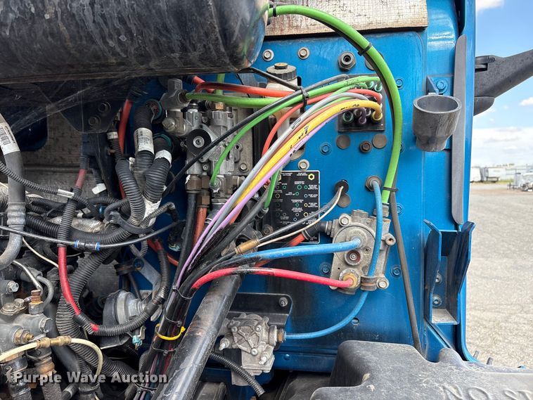image for item YA2238 2015 Peterbilt 357 semi truck