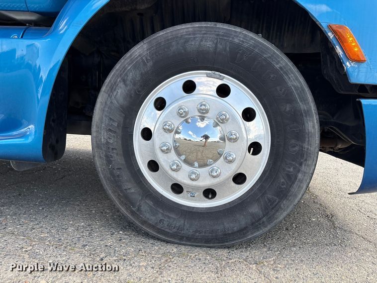 image for item YA2238 2015 Peterbilt 357 semi truck