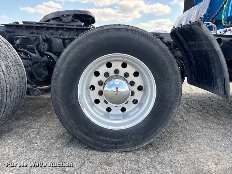 image for item YA2238 2015 Peterbilt 357 semi truck