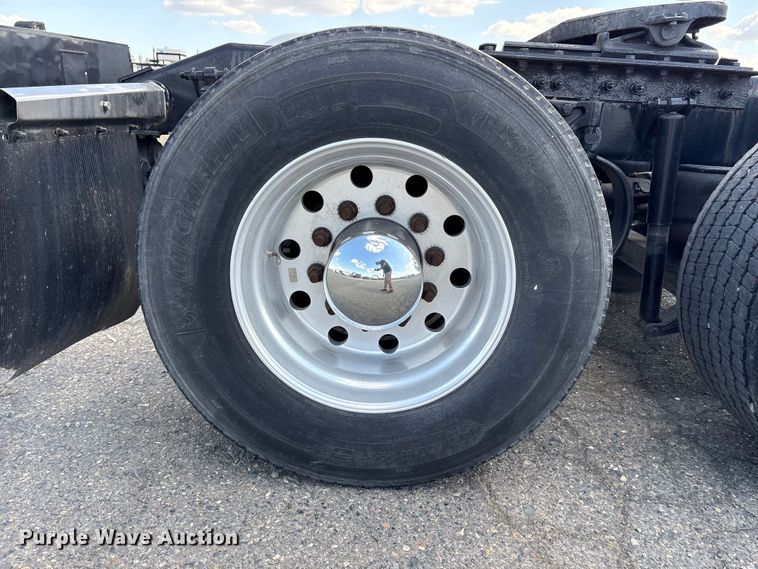 image for item YA2238 2015 Peterbilt 357 semi truck