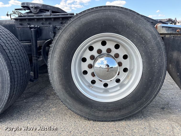 image for item YA2238 2015 Peterbilt 357 semi truck