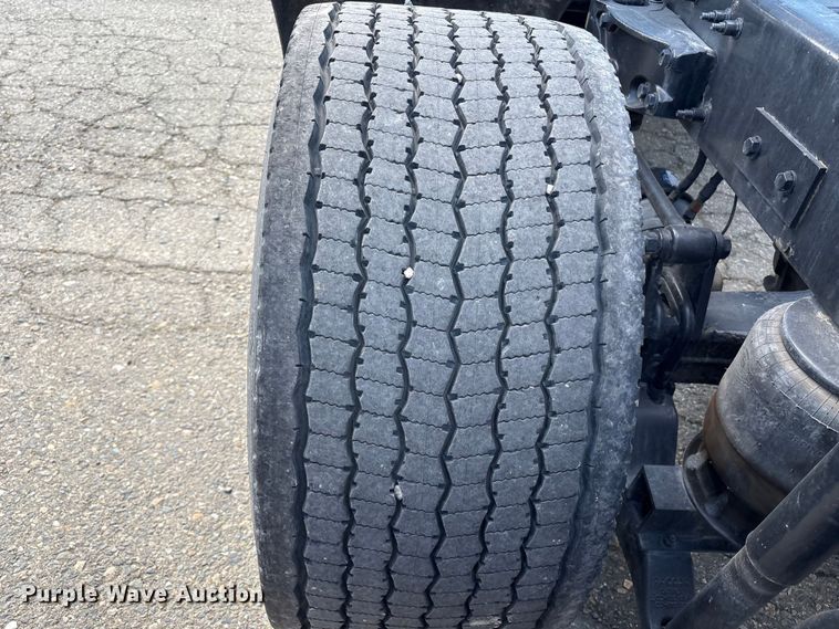 image for item YA2238 2015 Peterbilt 357 semi truck