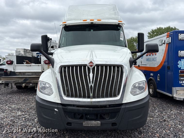 image for item YA2279 2020 International LT625 semi truck