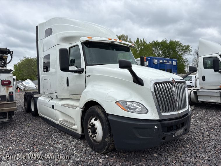 image for item YA2279 2020 International LT625 semi truck