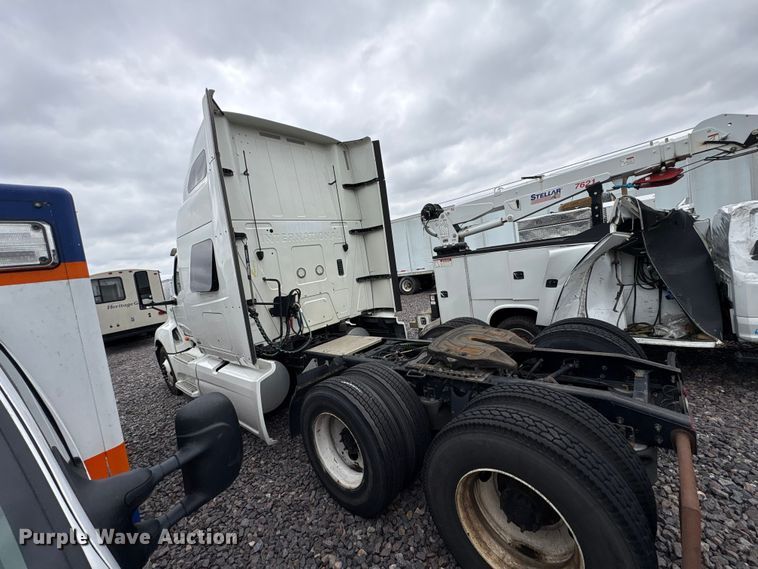 image for item YA2279 2020 International LT625 semi truck