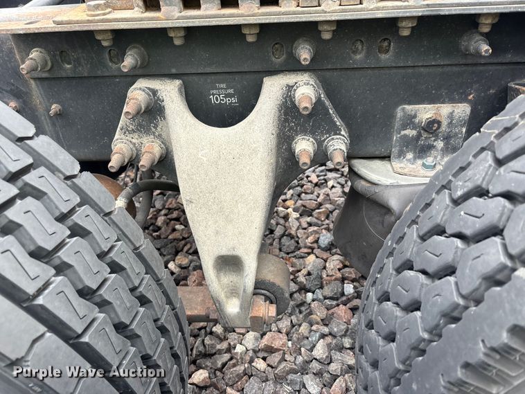 image for item YA2279 2020 International LT625 semi truck