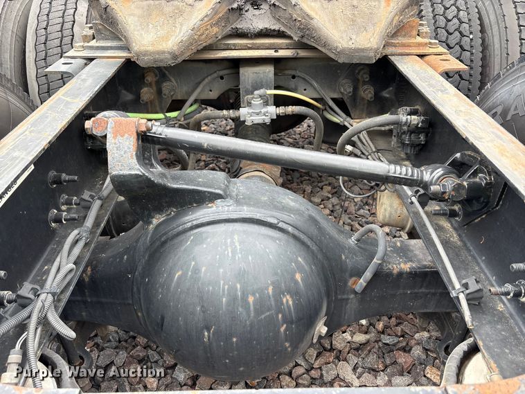 image for item YA2279 2020 International LT625 semi truck