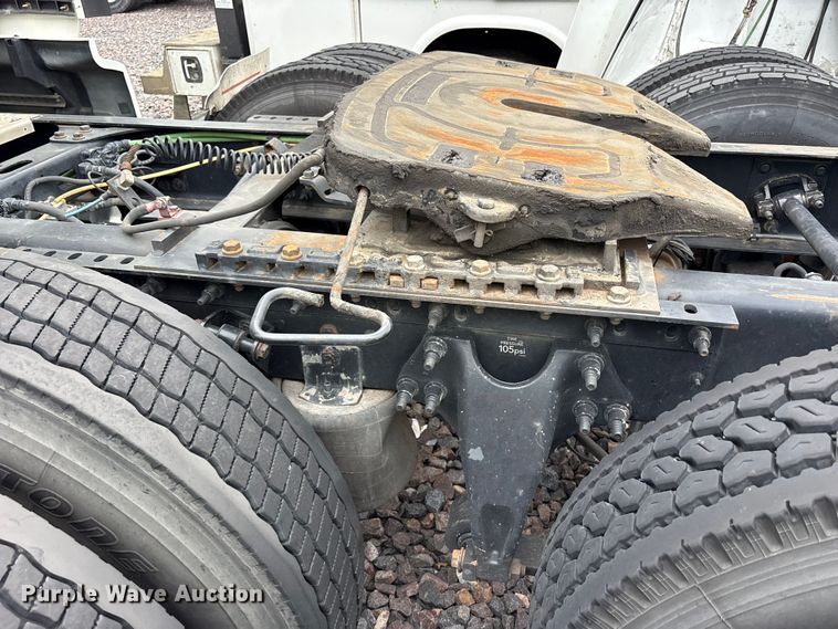 image for item YA2279 2020 International LT625 semi truck