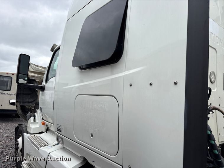 image for item YA2279 2020 International LT625 semi truck