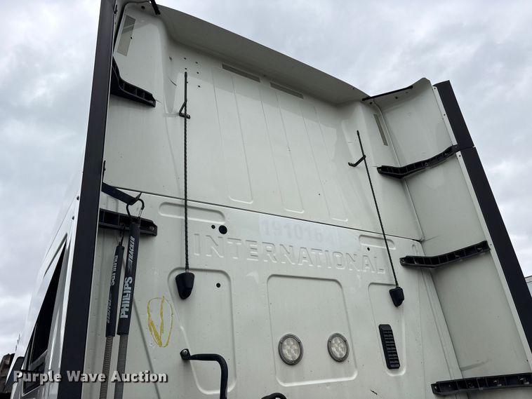 image for item YA2279 2020 International LT625 semi truck