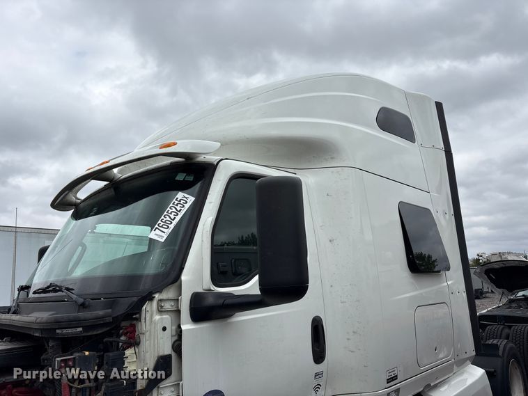 image for item YA2279 2020 International LT625 semi truck