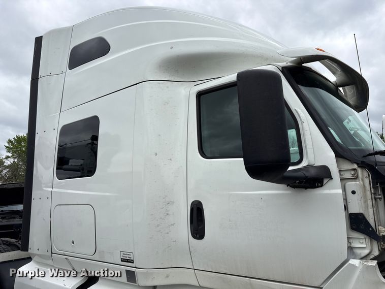 image for item YA2279 2020 International LT625 semi truck