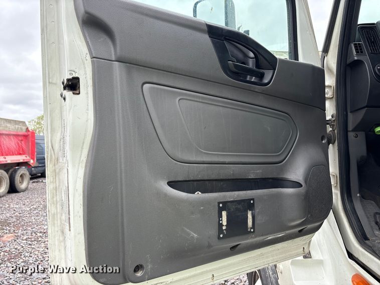 image for item YA2279 2020 International LT625 semi truck