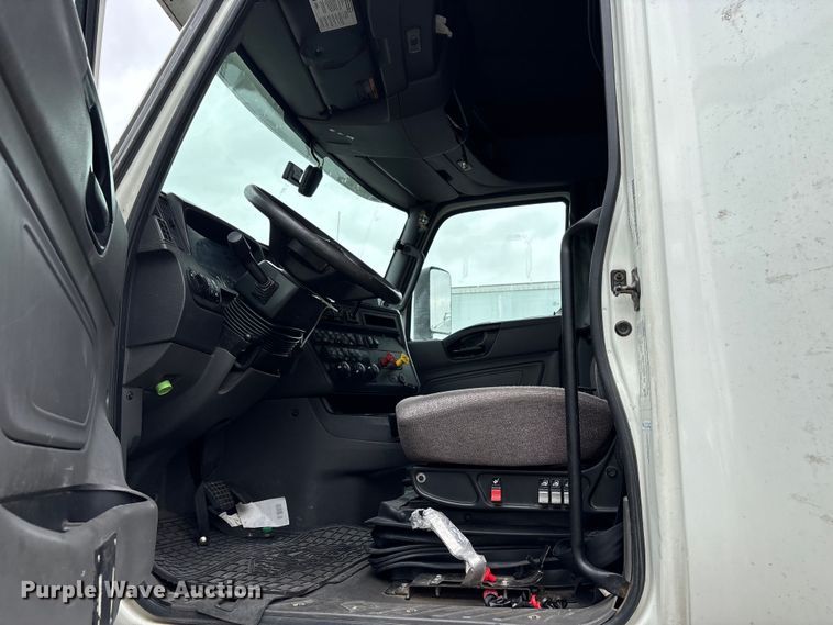 image for item YA2279 2020 International LT625 semi truck
