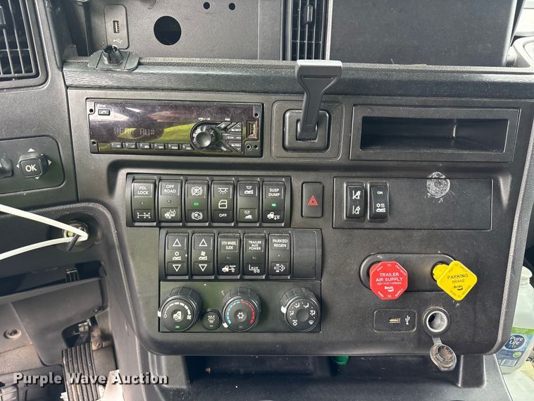image for item YA2279 2020 International LT625 semi truck