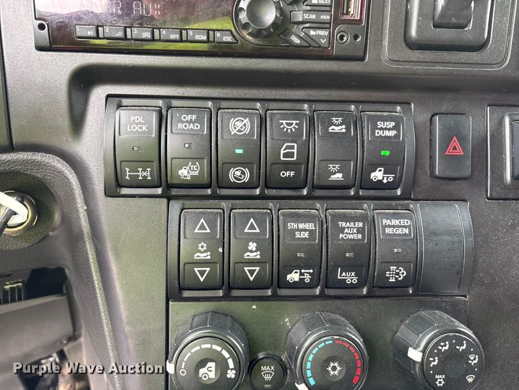 image for item YA2279 2020 International LT625 semi truck