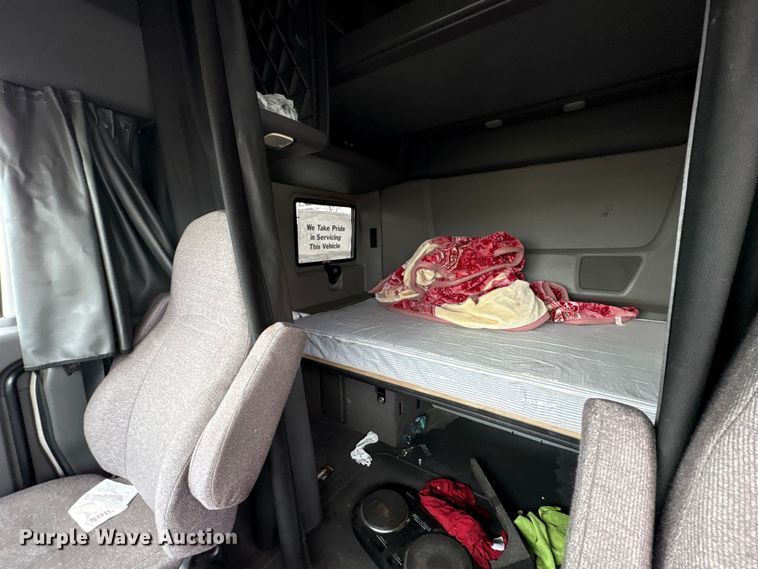 image for item YA2279 2020 International LT625 semi truck