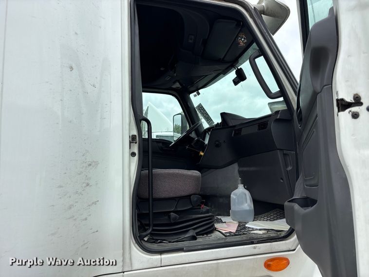 image for item YA2279 2020 International LT625 semi truck